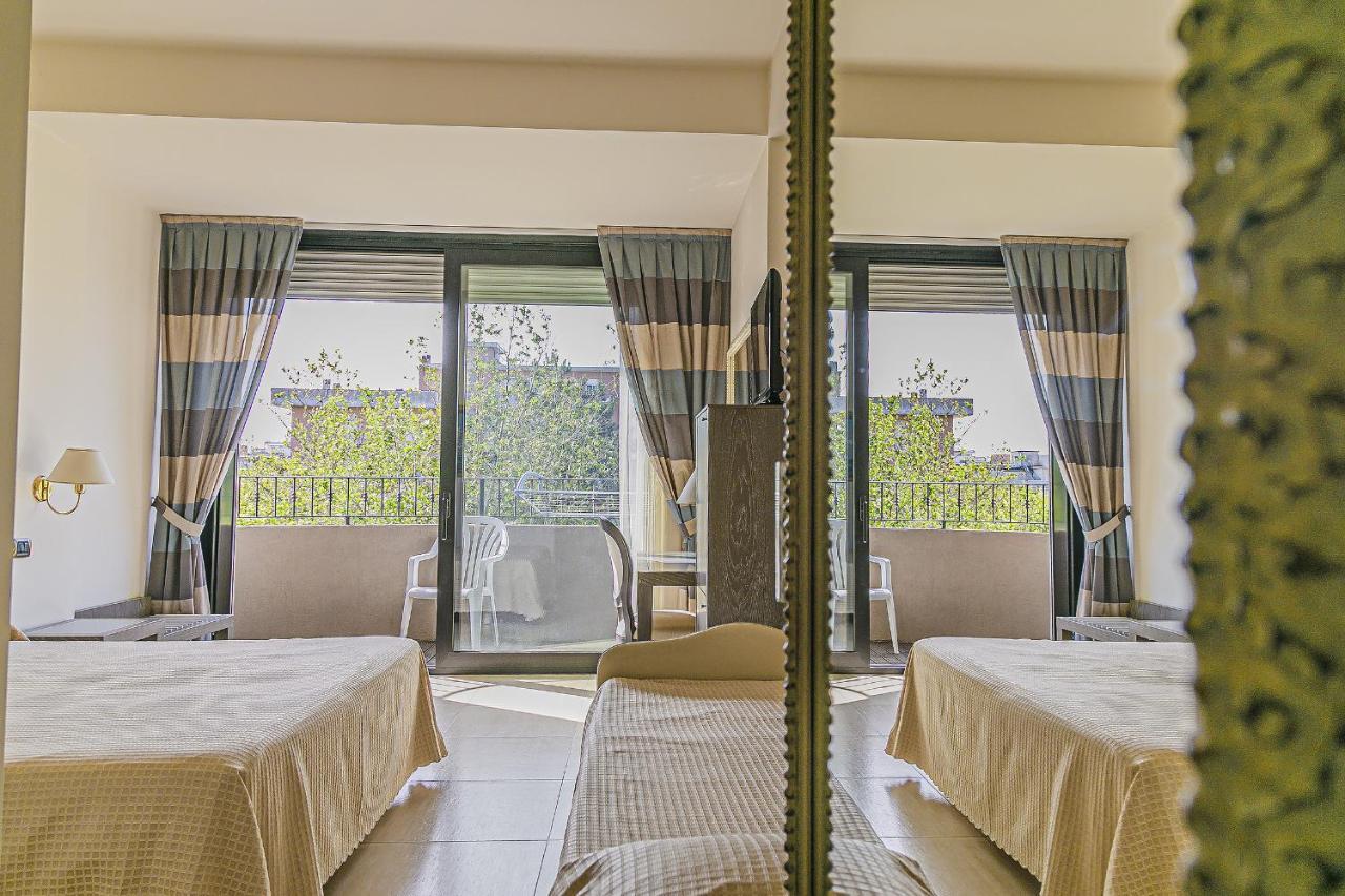 Hotel Metropolitan ベラーリア・イジェア・マリーナ エクステリア 写真